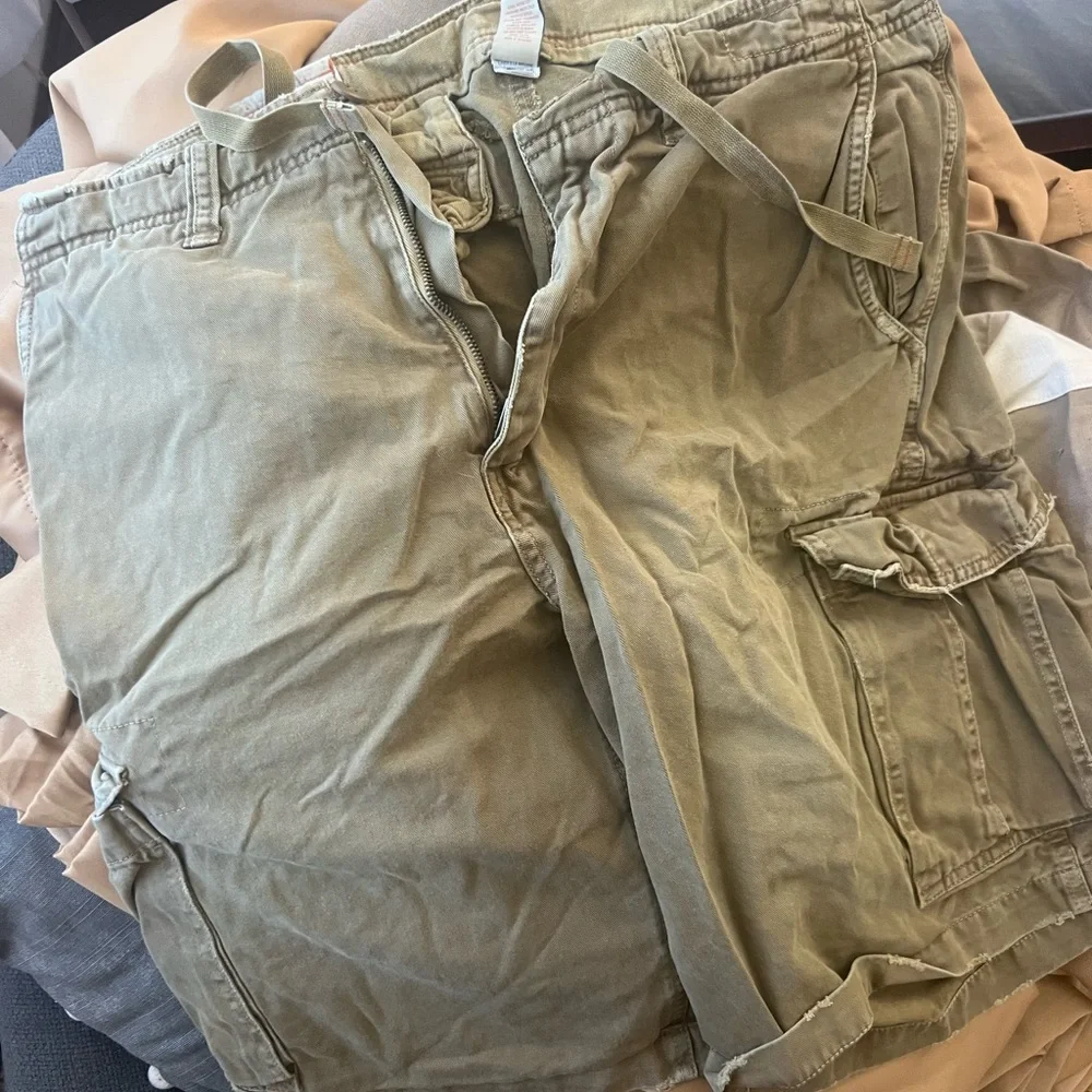 American Eagle Outfitters Cargo Shorts - 34